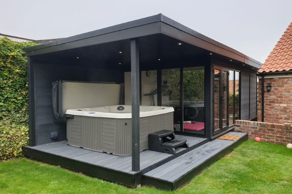 Relaxing Garden Room Hot Tub Retreat Stoke